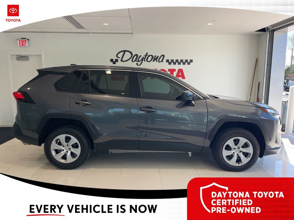 2024 Toyota RAV4 LE - Photo 7