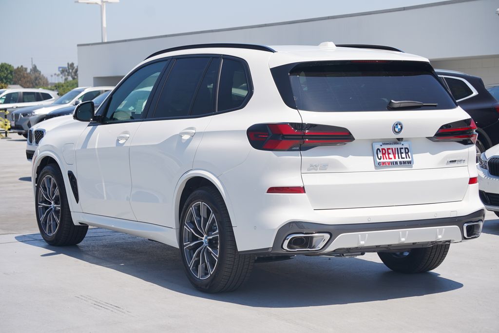 2025 BMW X5 xDrive50e 8