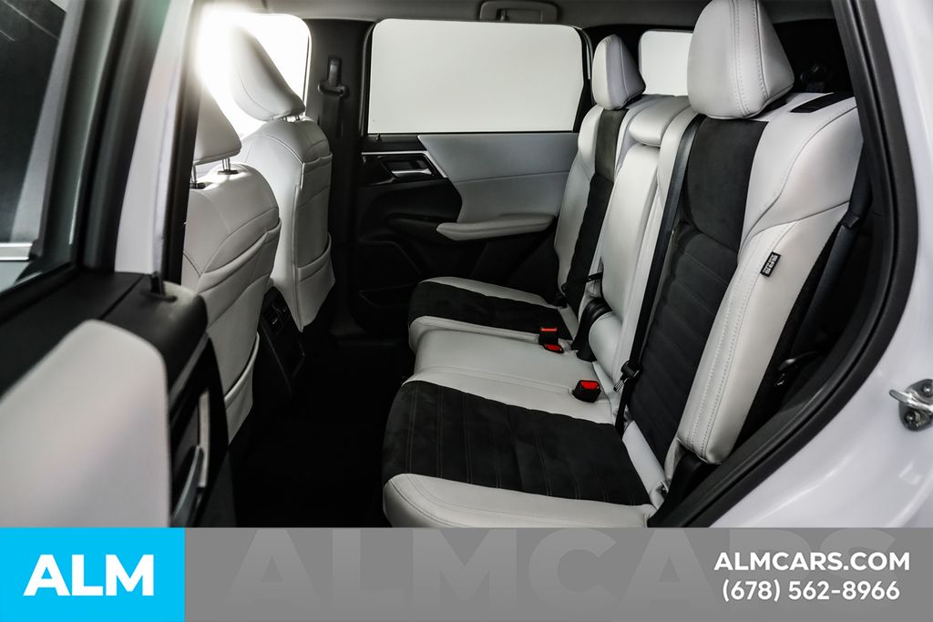 Used 2025 White Mitsubishi SE image 17