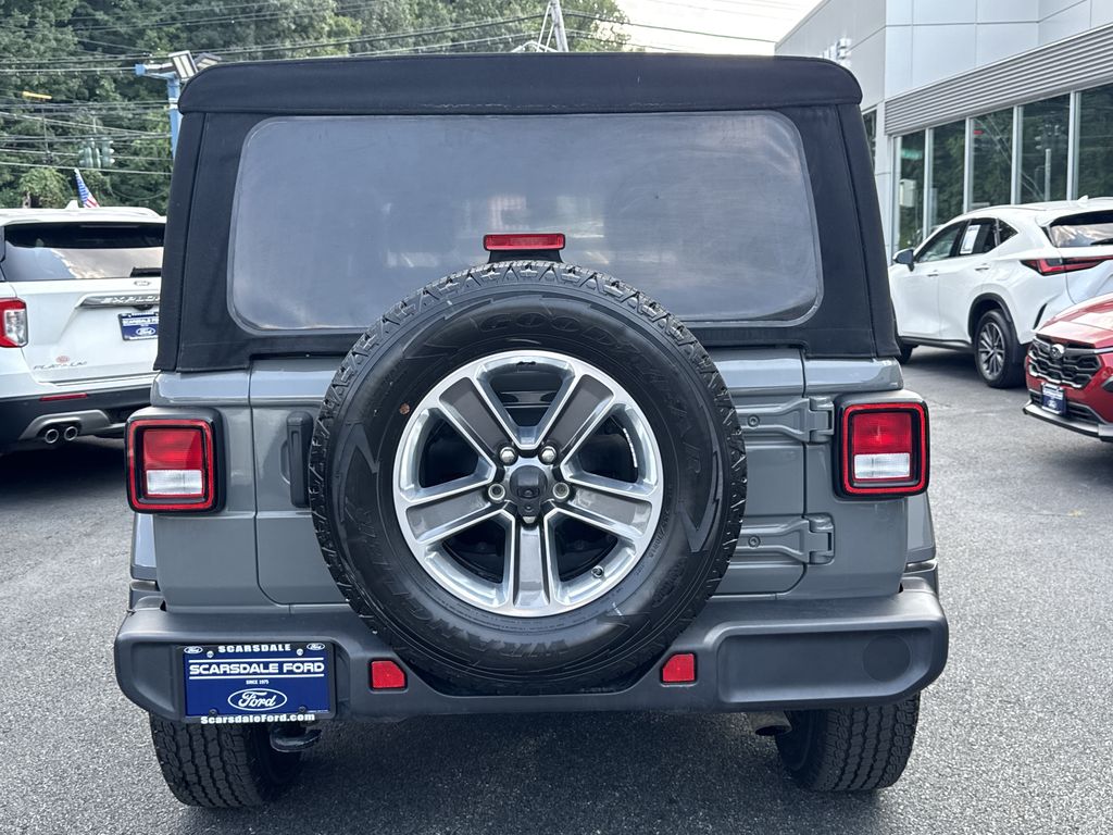 Used 2021 Gray Jeep Unlimited Sahara image 5