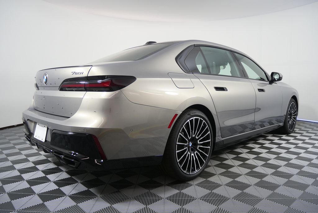 Thumbnail: 2025 BMW 7 Series - 3