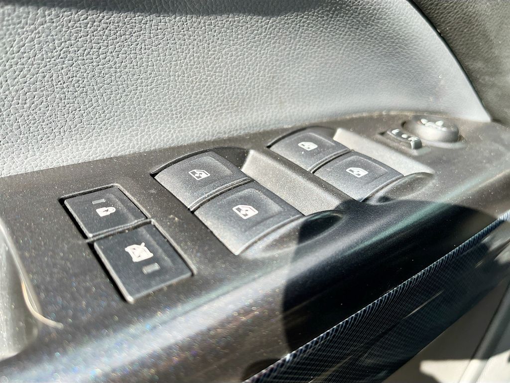 Used 2021 Black Chevrolet Z71 image 21