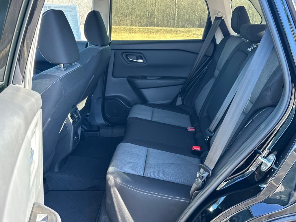 2025 Nissan Rogue SV photo