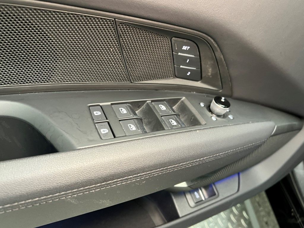 Thumbnail: 2023 Audi e-tron GT - 29