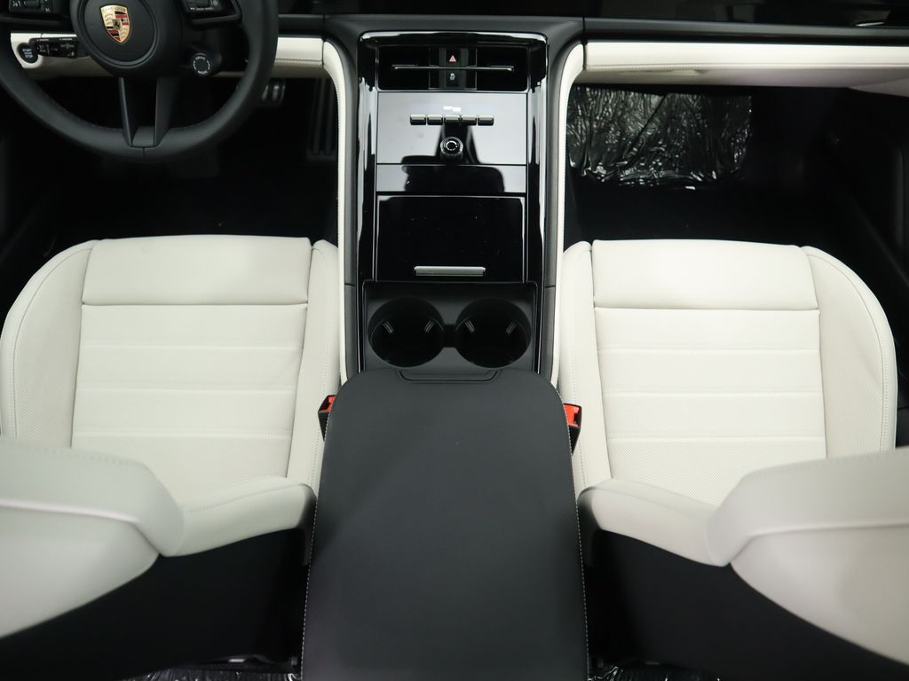 Thumbnail: 2025 Porsche Panamera - 19