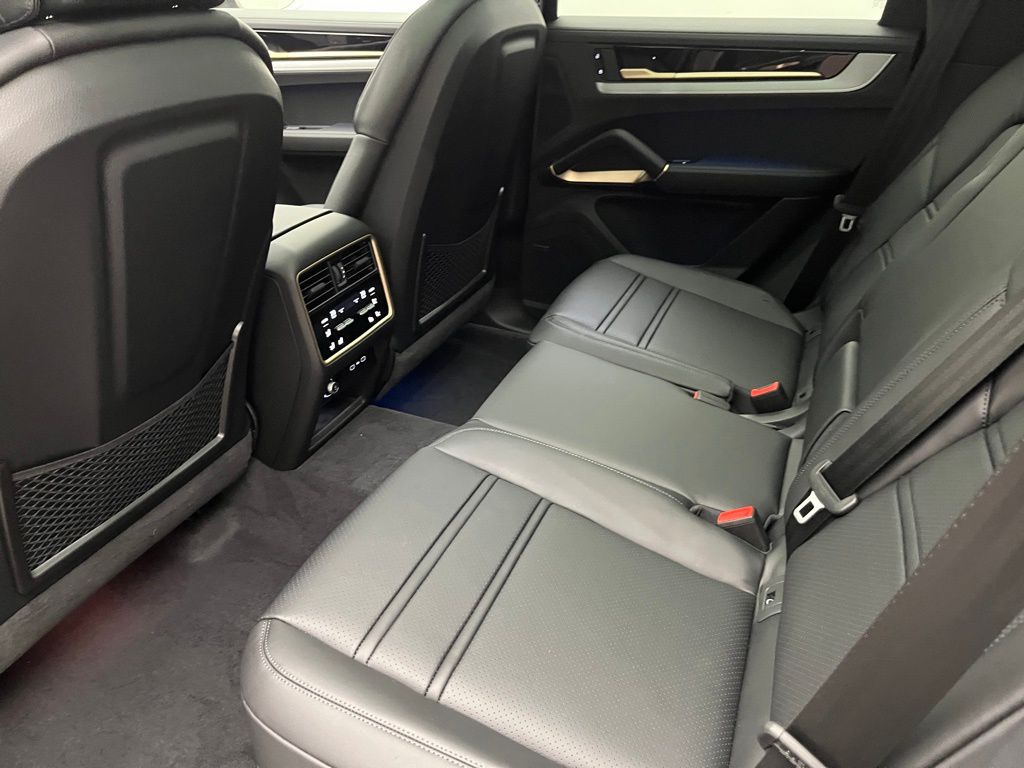 Thumbnail: 2026 Porsche Cayenne - 26