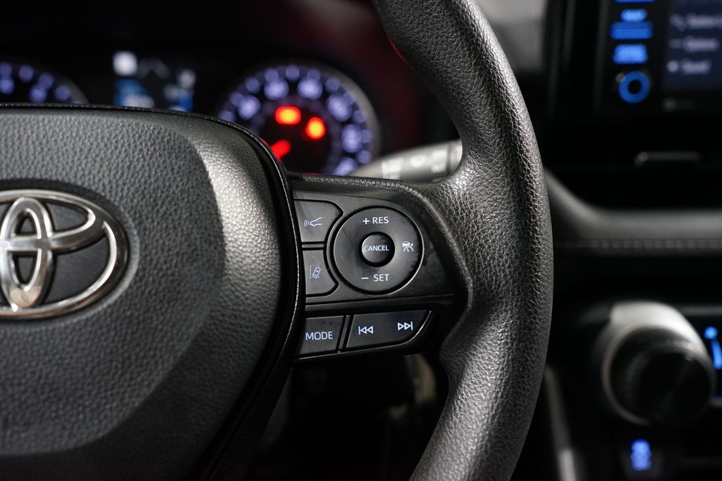 Thumbnail: 2021 Toyota RAV4 - 13