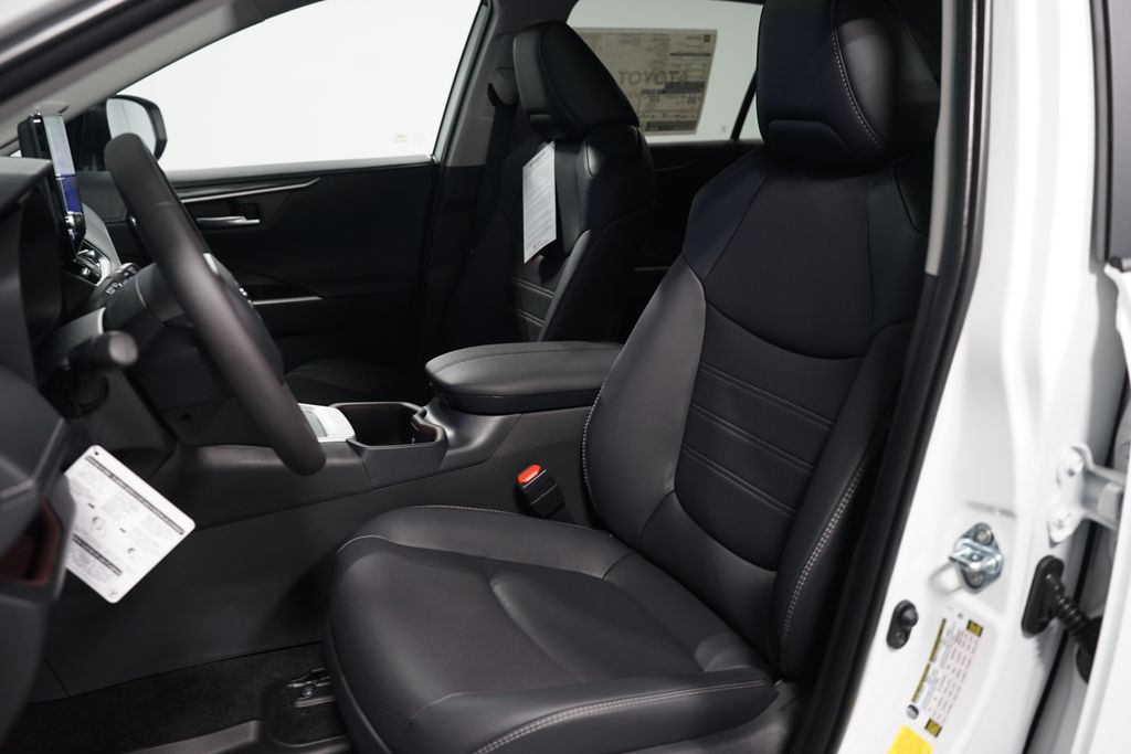 Thumbnail: 2025 Toyota RAV4 - 27