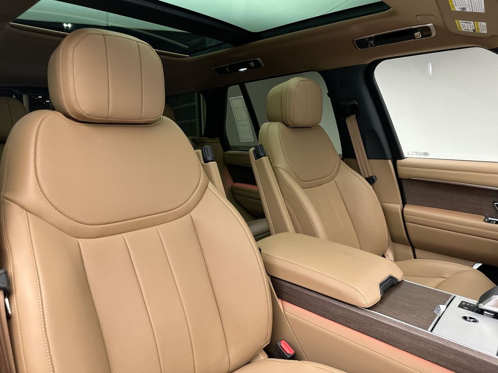 2025 Land Rover Range Rover SE 5