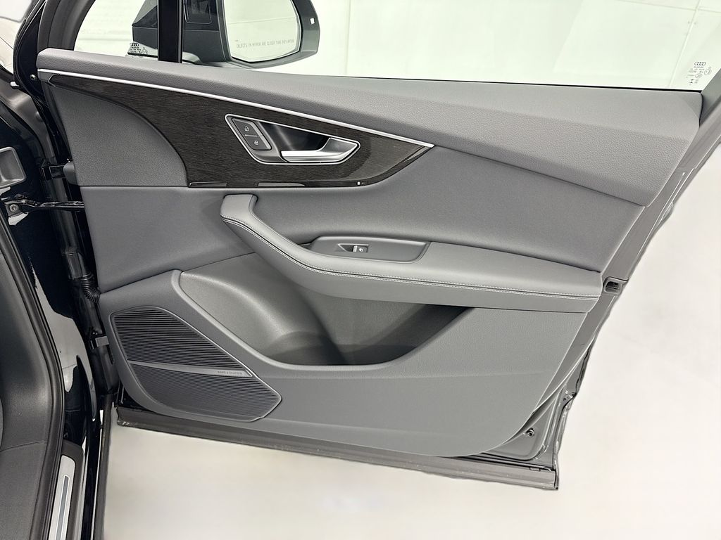 Thumbnail: 2026 Audi Q7 - 26