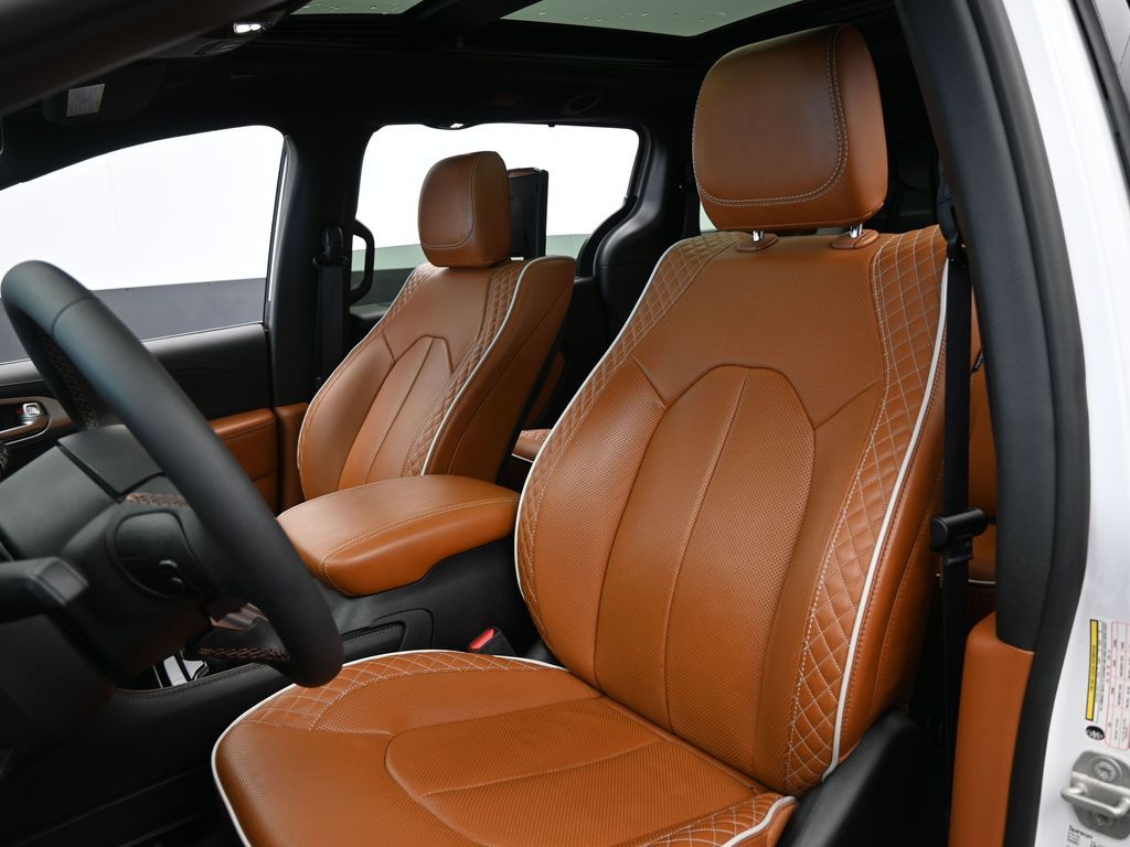 Used 2024 Bright White Clearcoat Chrysler Pinnacle image 10