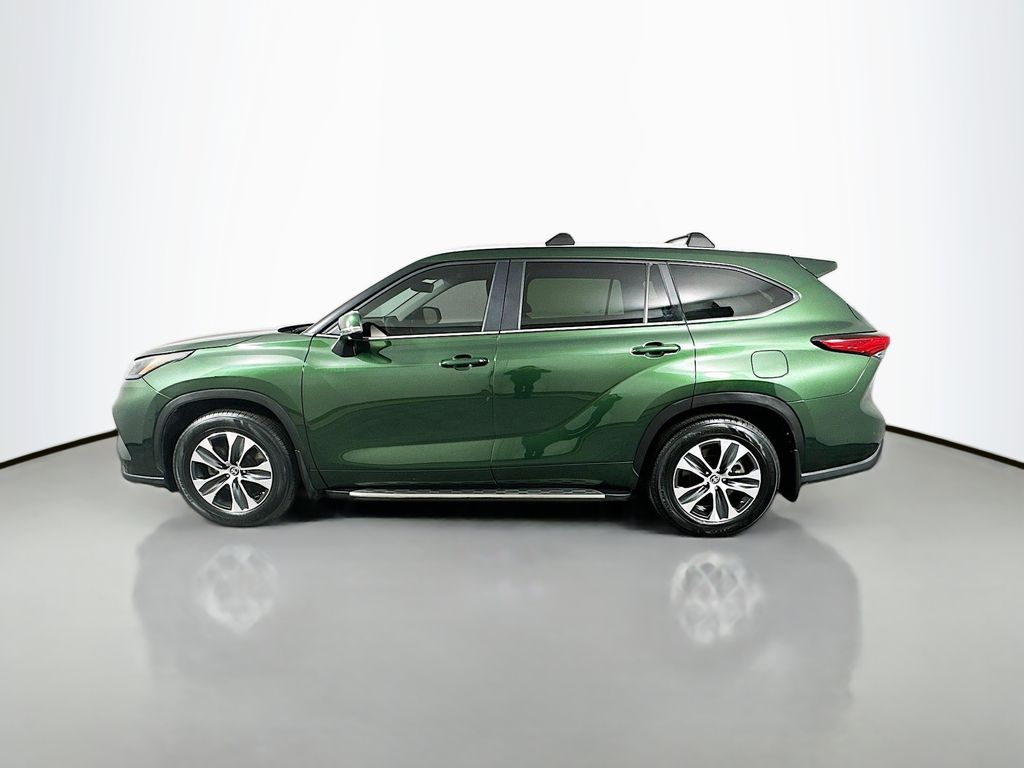 2023 Toyota Highlander XLE 8