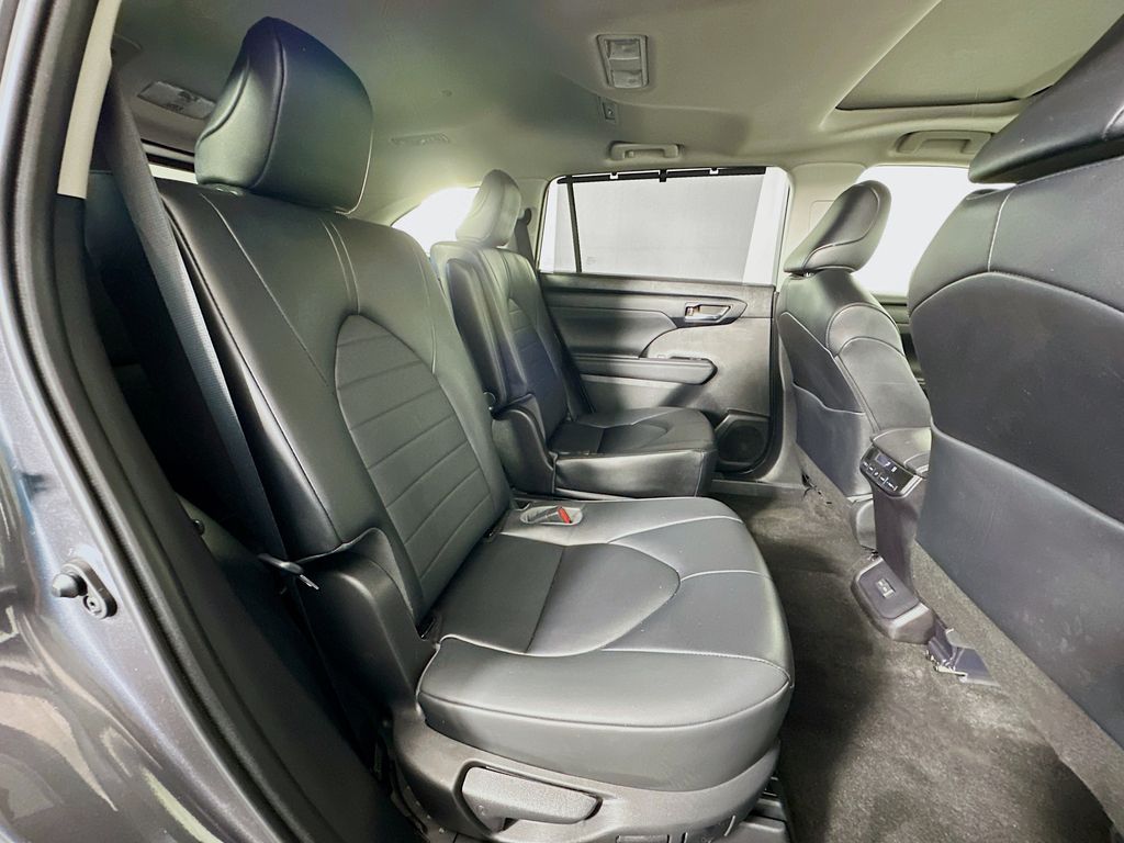 Thumbnail: 2023 Toyota Highlander - 28