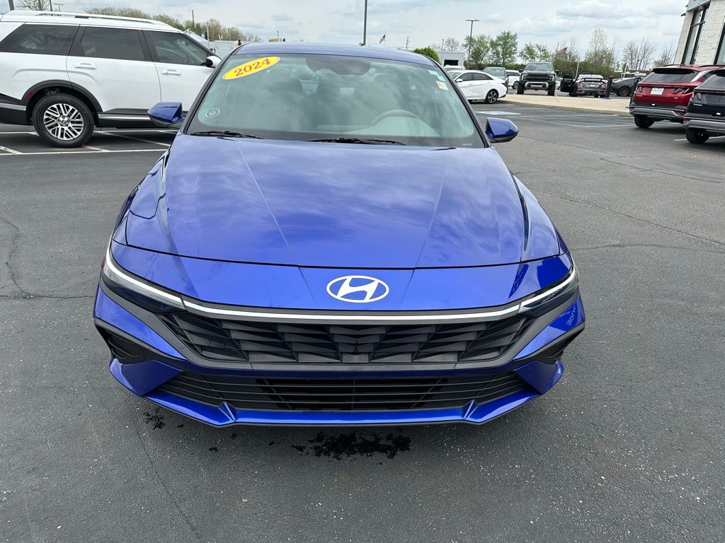 Used 2024 Blue Hyundai SE image 3