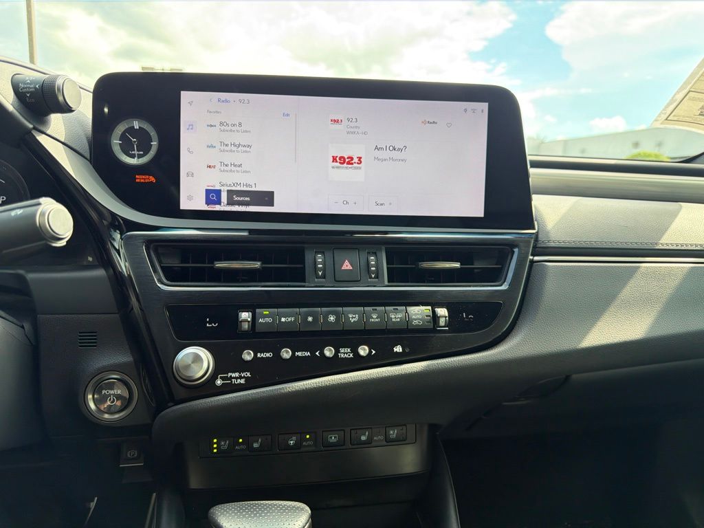 Thumbnail: 2024 Lexus ES - 16