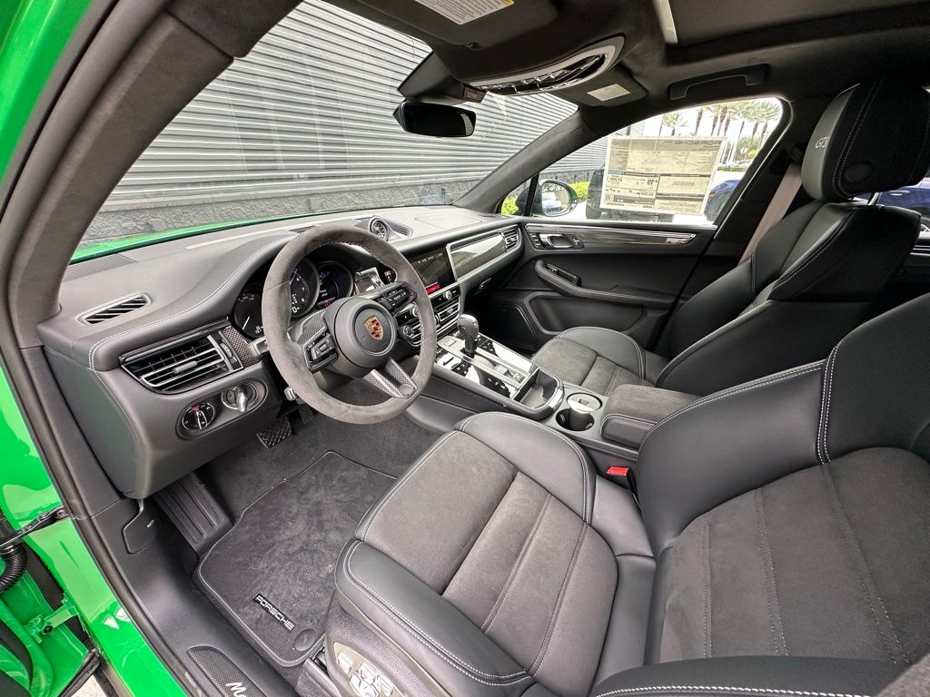 Thumbnail: 2025 Porsche Macan - 4