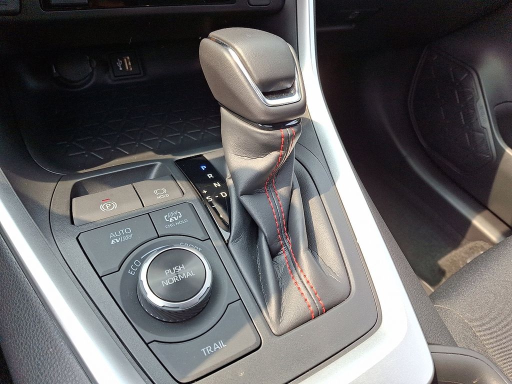 2025 Toyota RAV4 SE 15