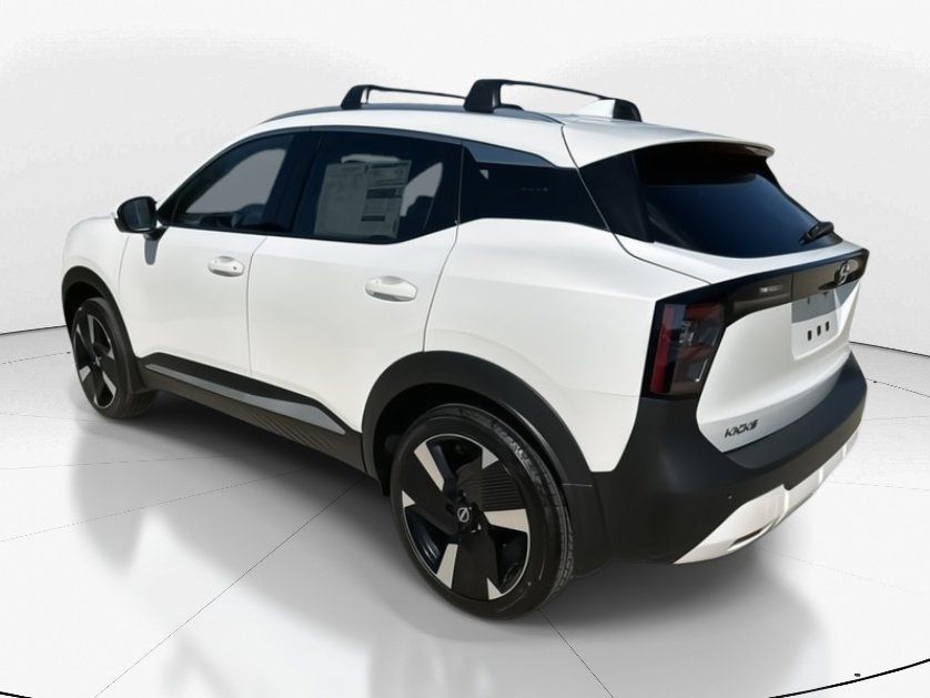 2025 Aspen White Tricoat Nissan Kicks SR FWD SUV