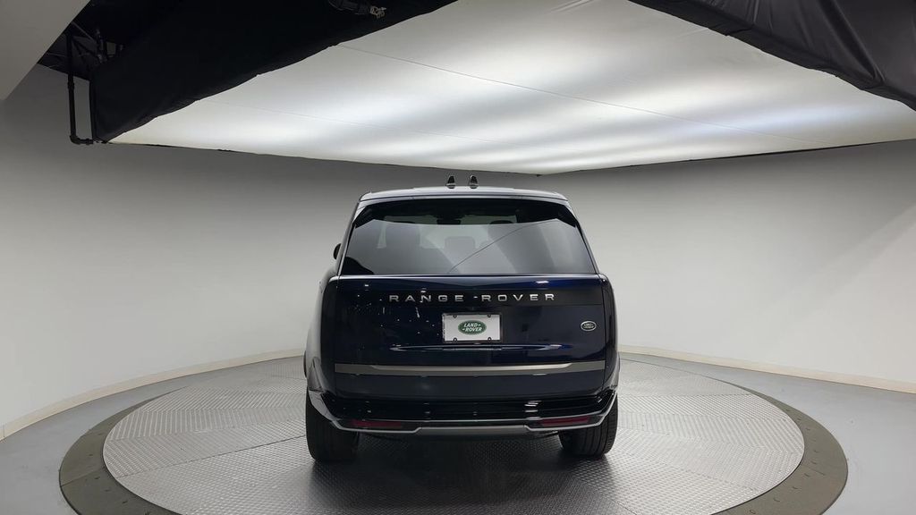 2023 Land Rover Range Rover SE 9