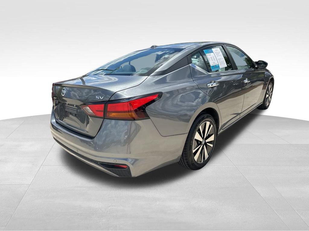 2021 Gun Metallic Nissan Altima 2.5 SV FWD Sedan