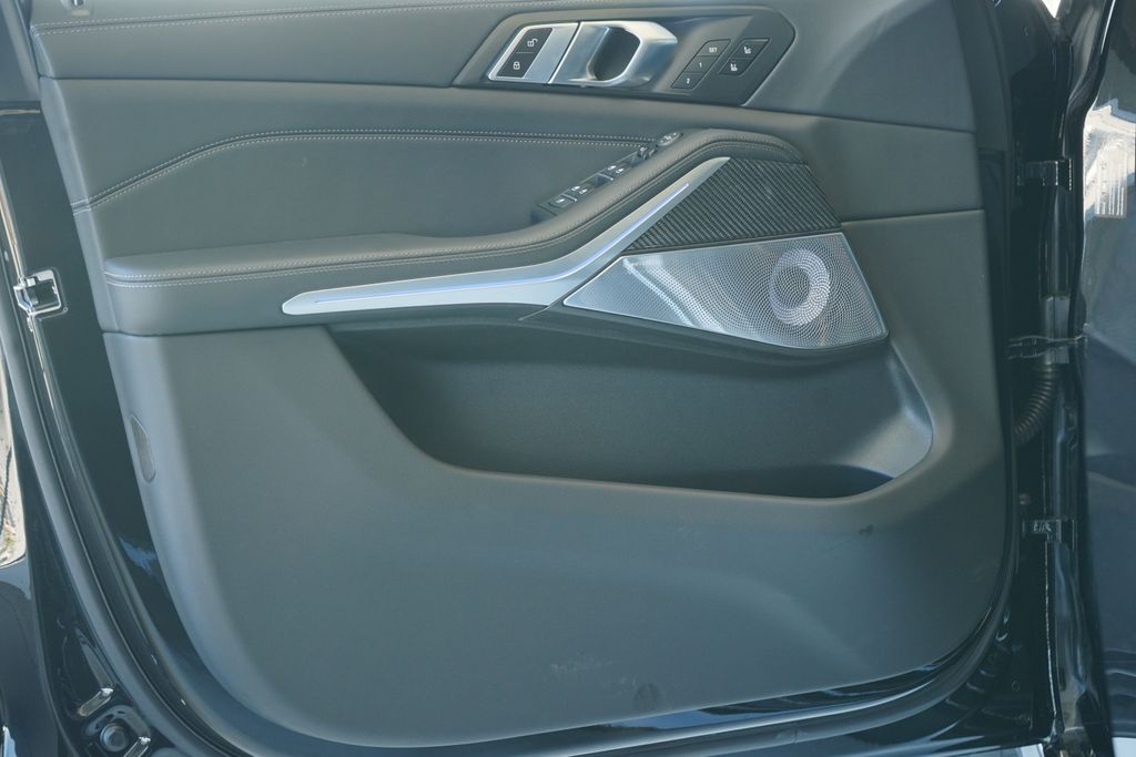Thumbnail: 2026 BMW X5 - 9
