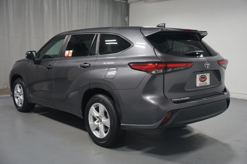 Thumbnail: 2023 Toyota Highlander - 6