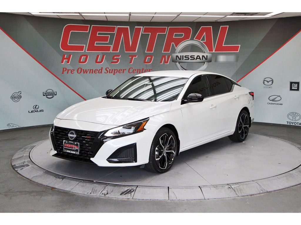 2026 Nissan Altima 2.5 SR White at Central Houston Nissan