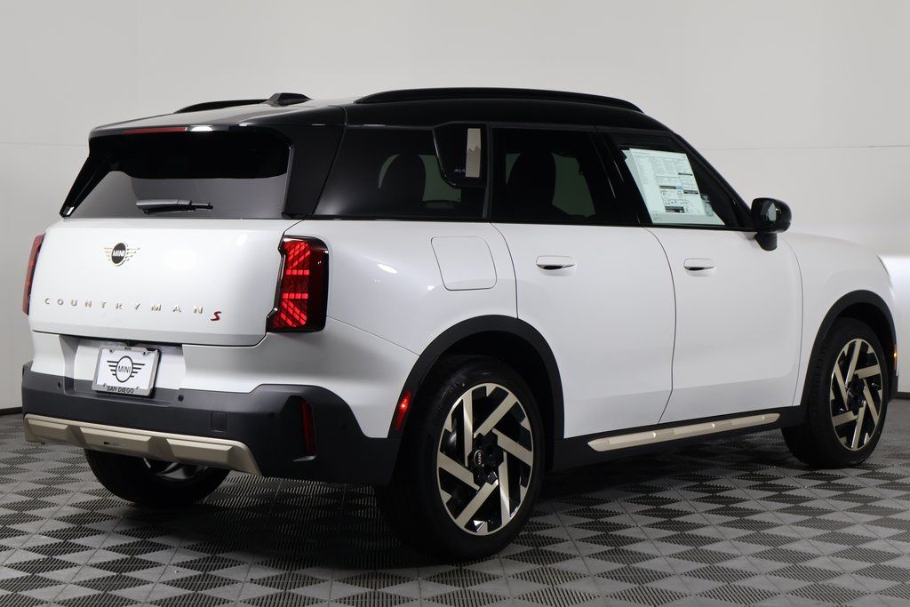 2025 MINI Cooper Countryman Iconic 2