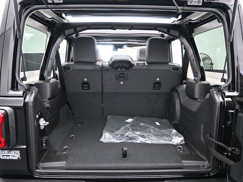 New 2026 Black Clearcoat Jeep Rubicon X image 33