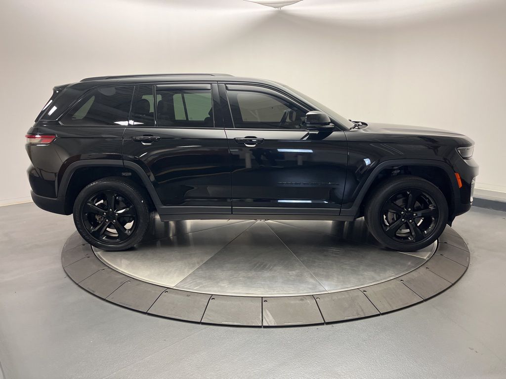 Thumbnail: 2022 Jeep Grand Cherokee - 6