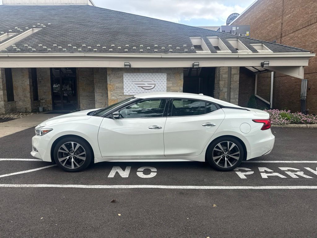 Used 2017 White Nissan 3.5 SV image 3