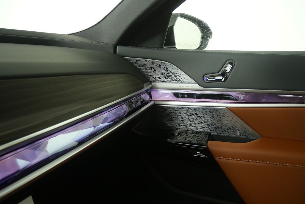 Thumbnail: 2026 BMW i7 - 24