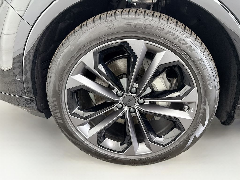 Thumbnail: 2026 Audi Q7 - 31