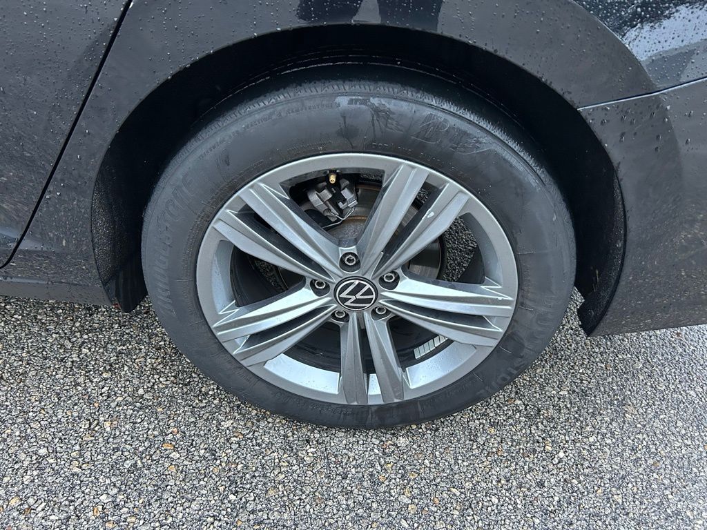 Thumbnail: 2024 Volkswagen Jetta - 9