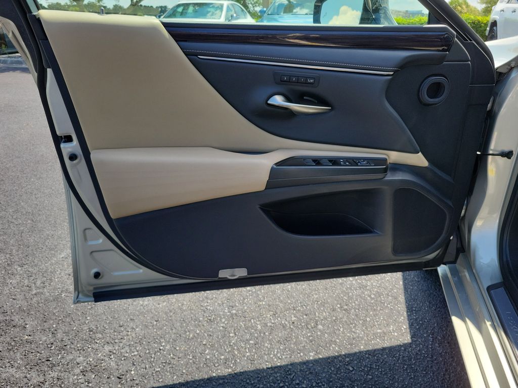 used 2019 Lexus ES car, priced at $29,998