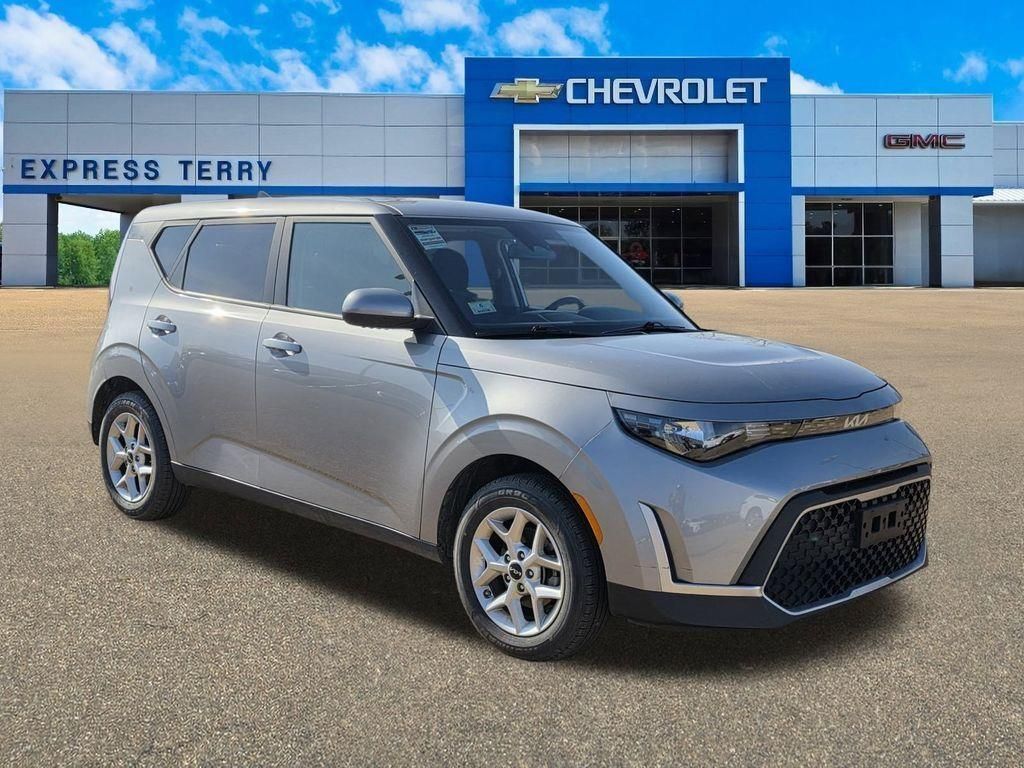 2024 Kia Soul LX FWD