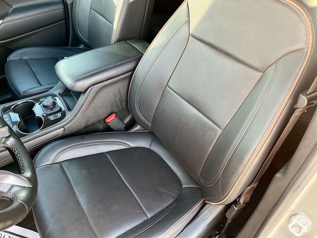 Used 2023 Silver GMC AT4 image 22
