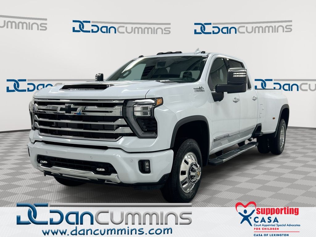 Polar White Tricoat 2026 Chevrolet Silverado 3500HD Pickup Truck Four-Wheel Drive Automatic