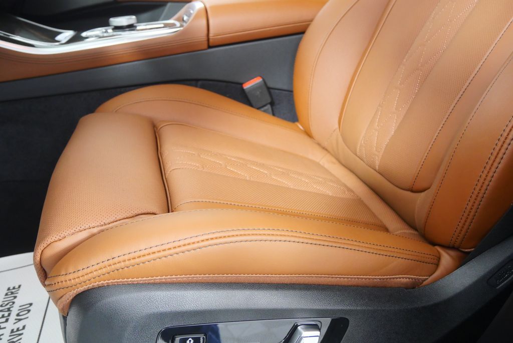 Thumbnail: 2026 BMW X5 - 10