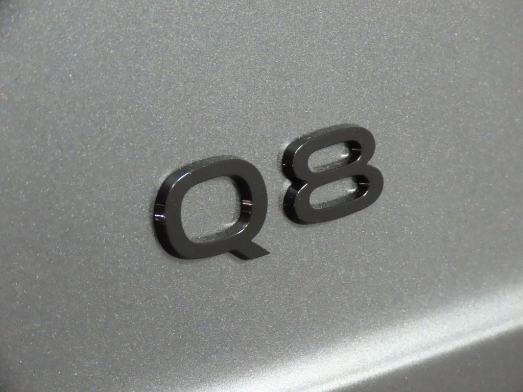 Thumbnail: 2026 Audi Q8 - 9