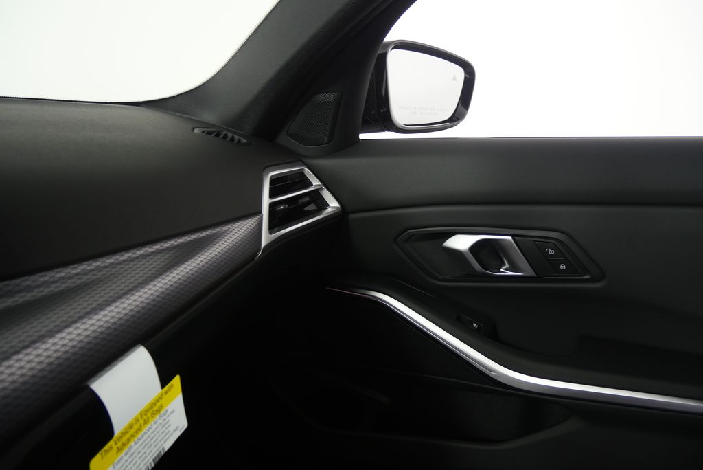 Thumbnail: 2025 BMW 3 Series - 24