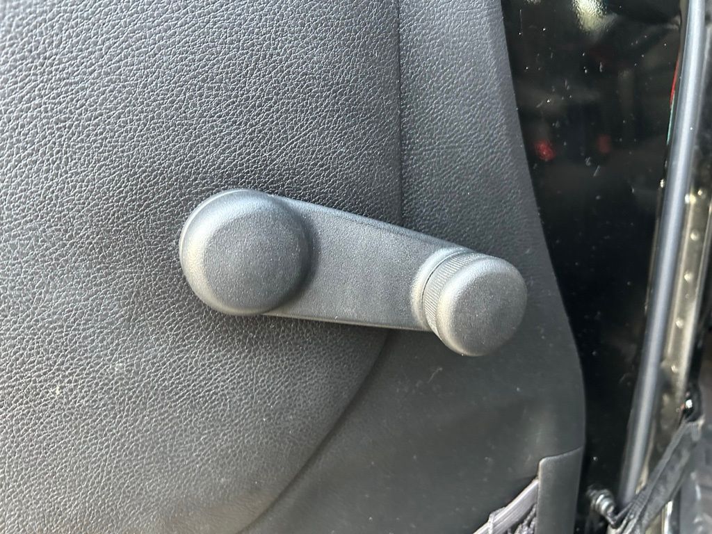 Thumbnail: 2015 Jeep Wrangler - 16