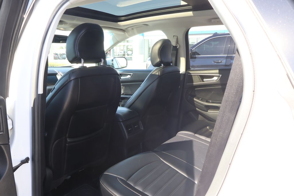 Thumbnail: 2015 Ford Edge - 32
