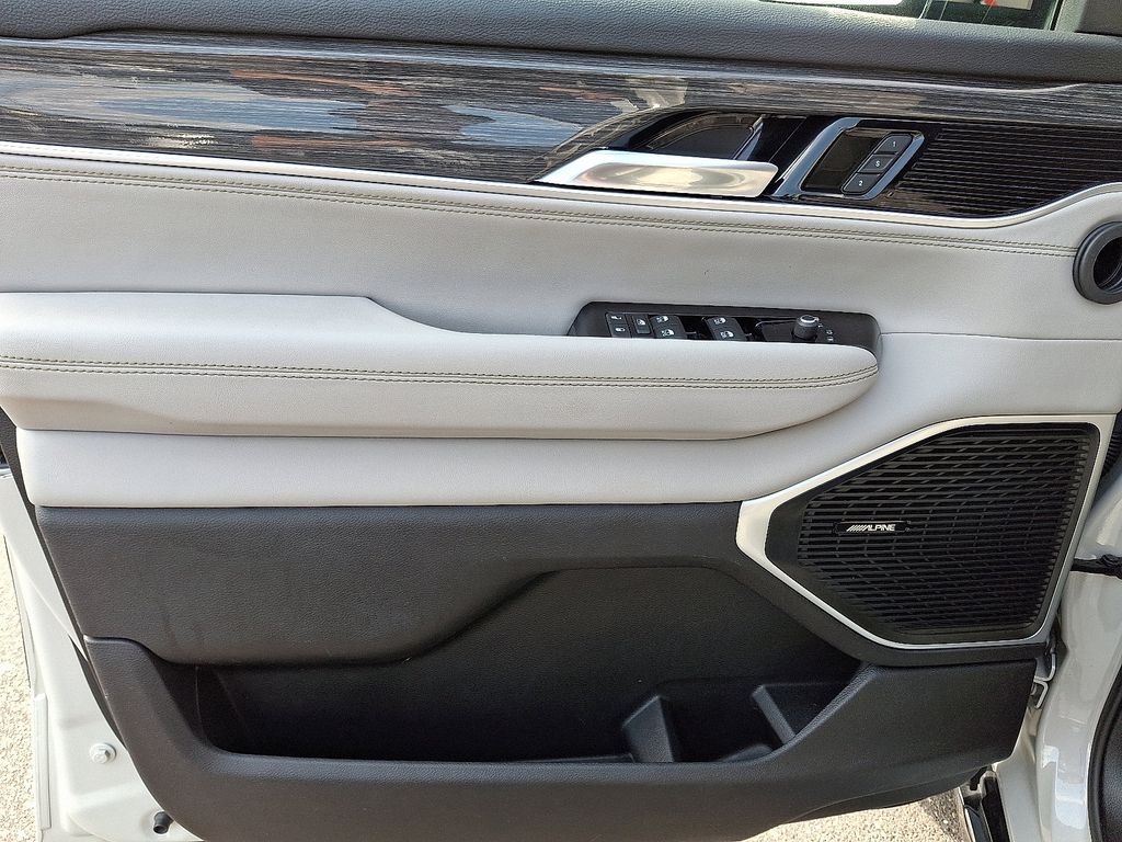 Thumbnail: 2022 Jeep Wagoneer - 13
