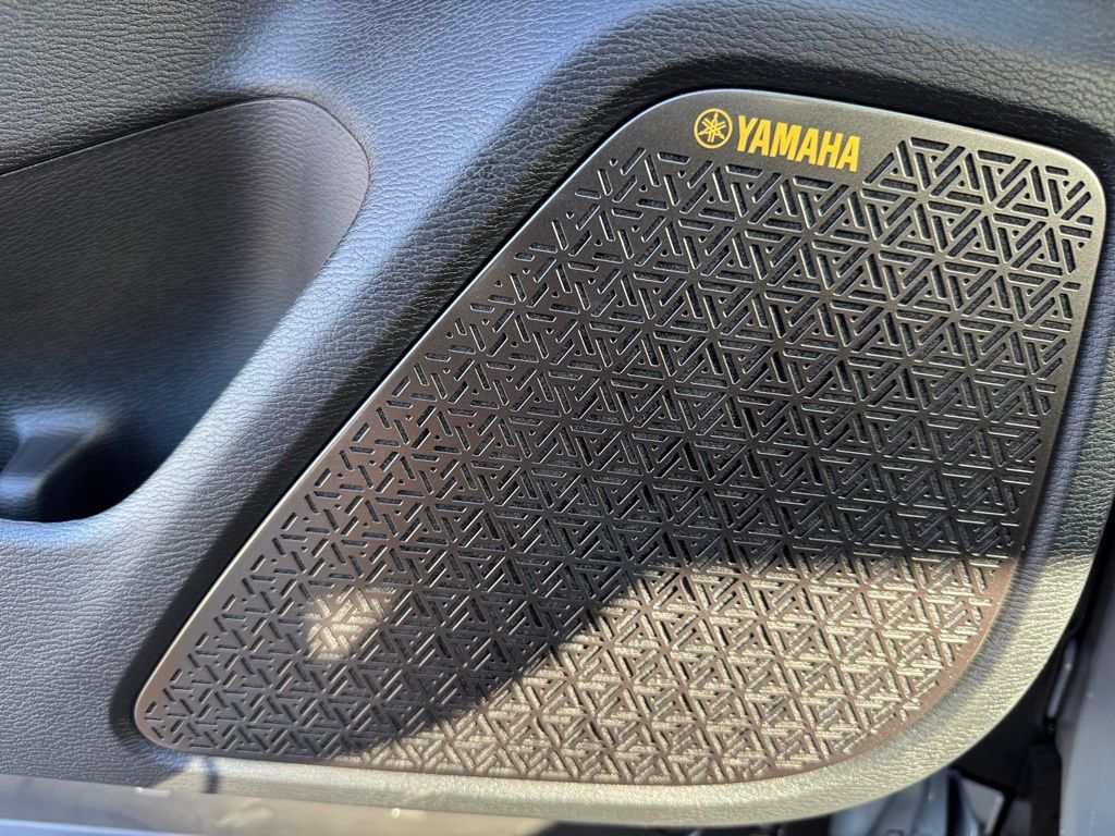 2025 Mitsubishi Outlander SEL photo 25