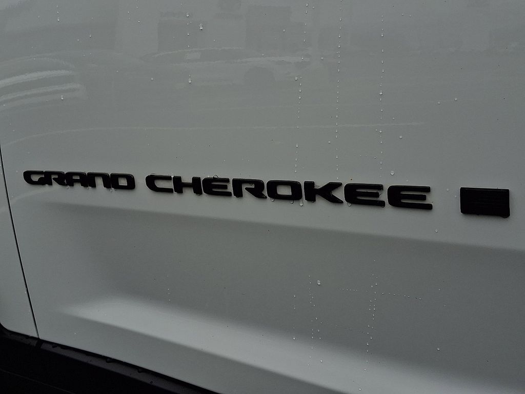 Thumbnail: 2023 Jeep Grand Cherokee - 31