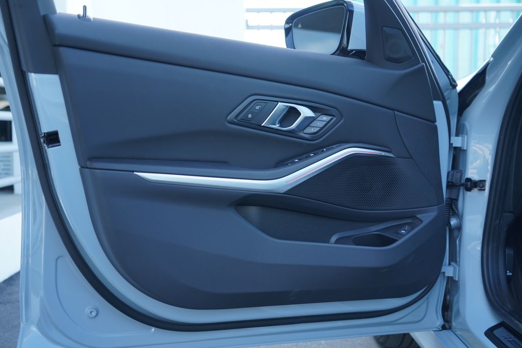 Thumbnail: 2026 BMW 3 Series - 9