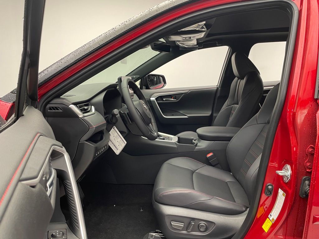2025 Toyota RAV4 XSE 12