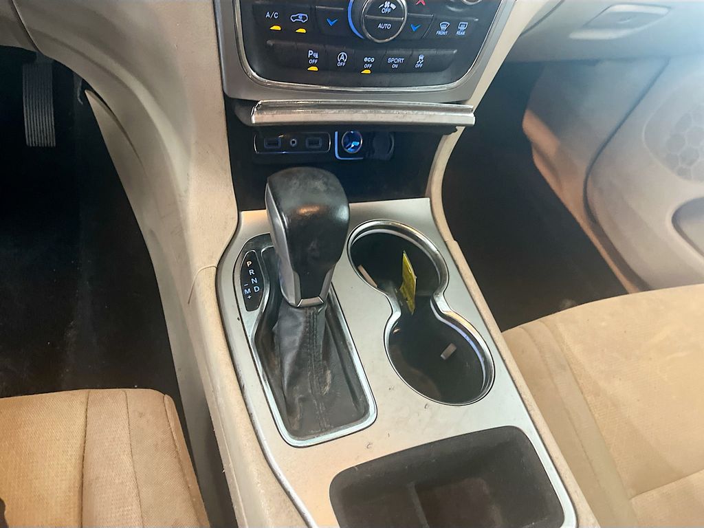 Used 2019 Silver Jeep Laredo image 29