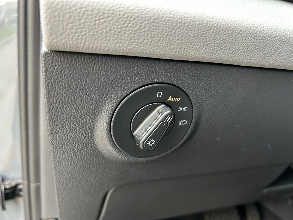 2022 Volkswagen Taos SE 17
